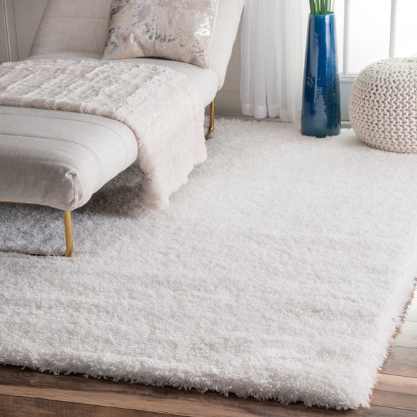 Clay Alder Home Eggner Soft and Plush Cloudy Solid Shag White Rug (5'3 x 7'6)
