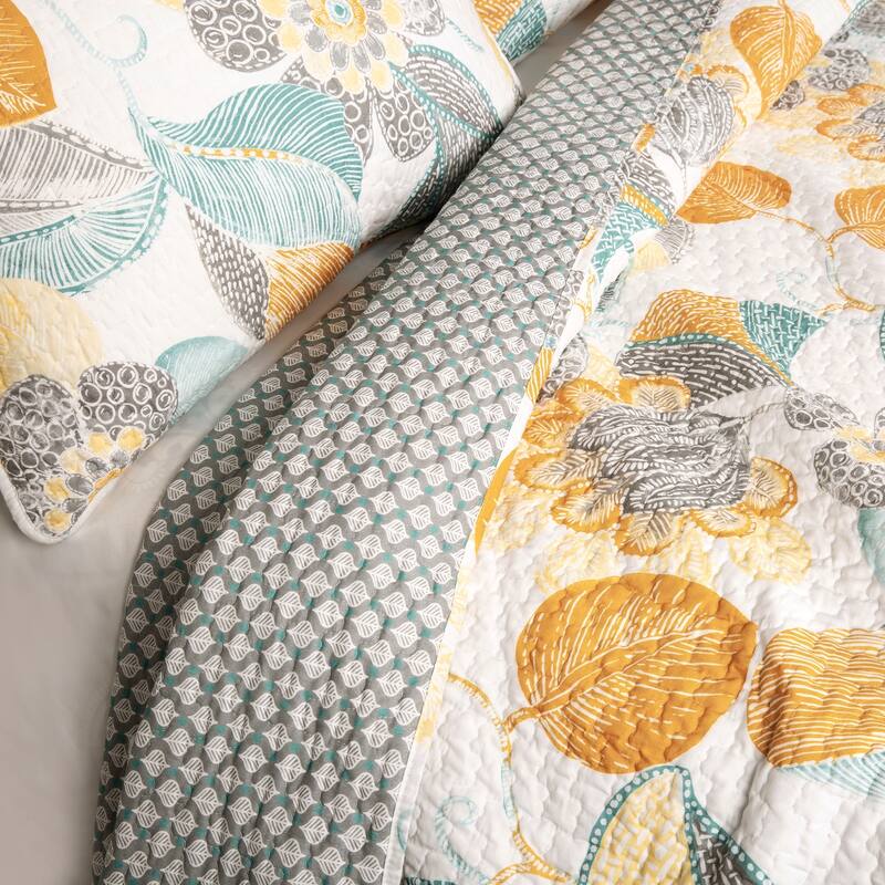 The Curated Nomad La Boheme 3-piece Floral Quilt Set