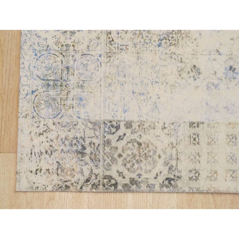 Green Distressed Bohemian Moderno Mosaic Rug by , Trendy and Stylish Area Rug for Adding a Bohemian Flair to You