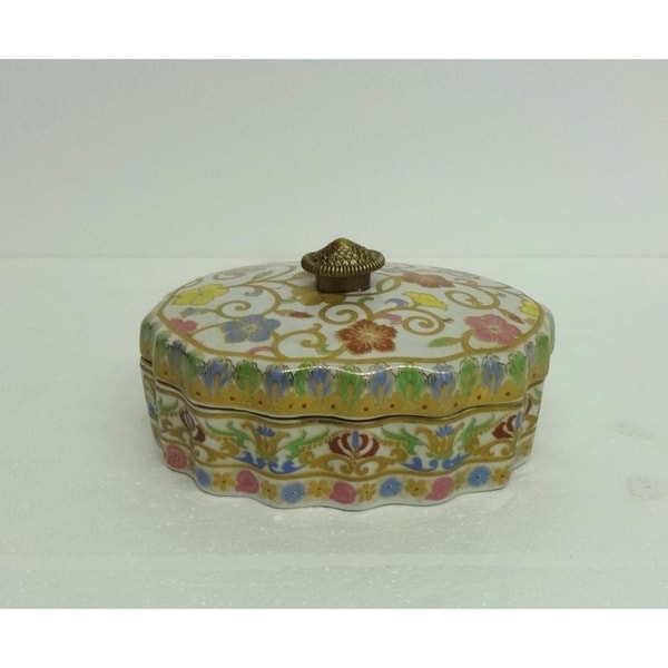 Candyvine Scallop Oval Porcelain Cover Box