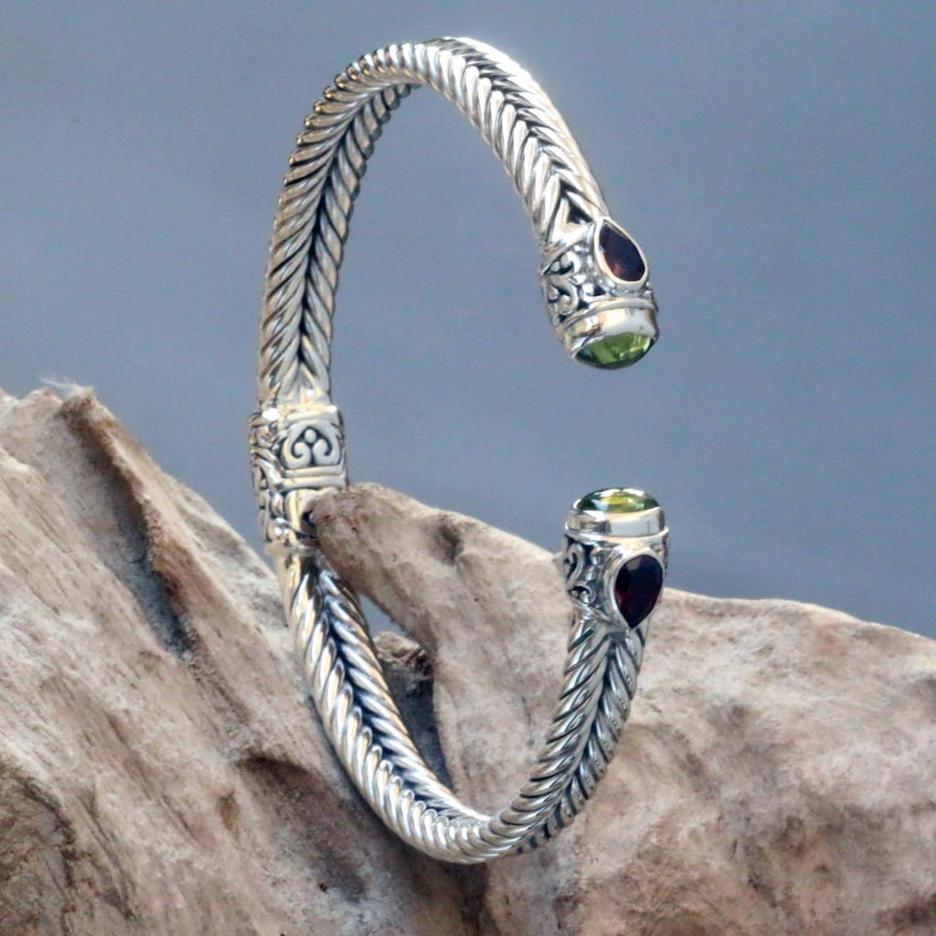 Handmade Sterling Silver 'Flower Buds' Garnet Peridot Bracelet (Indonesia)