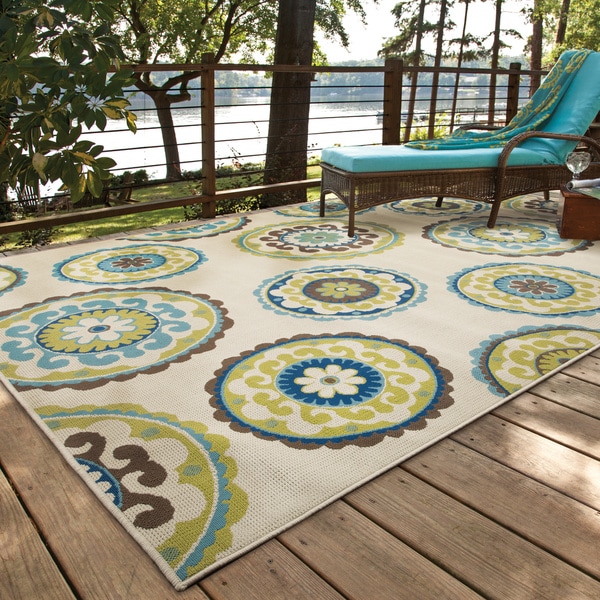 Havenside Home Lewisburg Medallion Ivory/ Green Indoor/ Outdoor Area Rug - 3'7 x 5'6