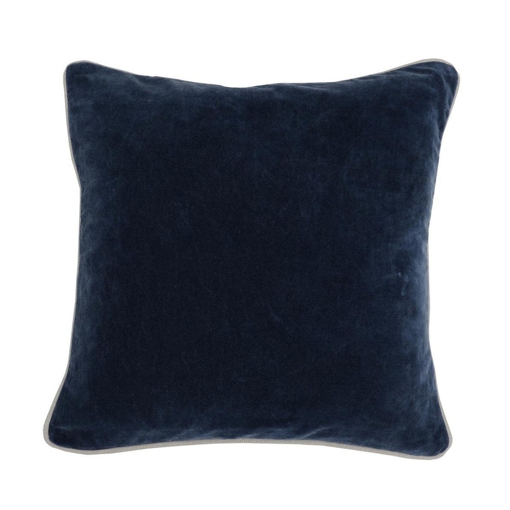 Pillow Decor Castello Soft Velvet Throw Pillows (3 Sizes, 18 Colors) - On  Sale - Bed Bath & Beyond - 35364567