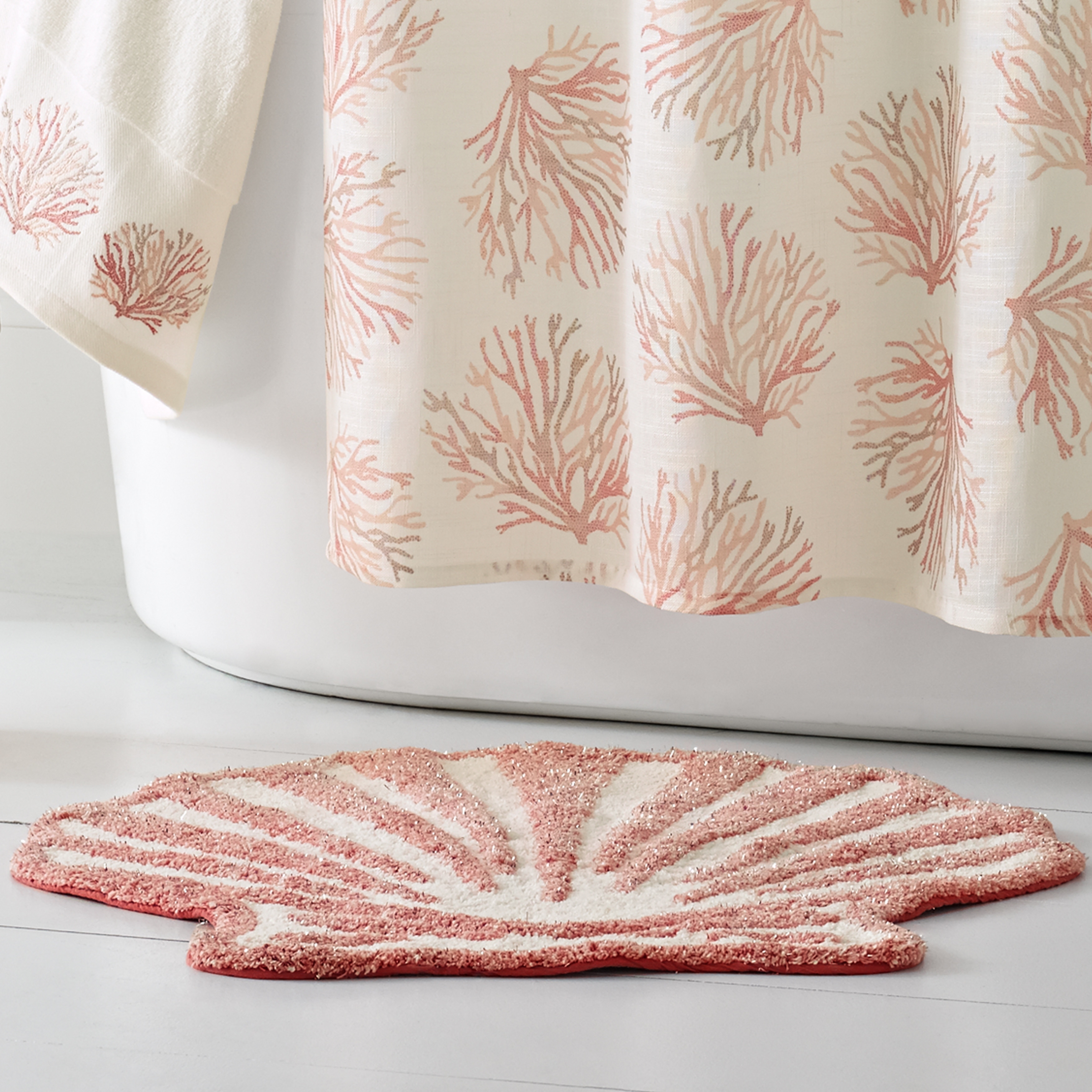 Shop Five Queens Court Caribbean Reef Seashell Shaped Cotton Bath Rug Overstock 20553524