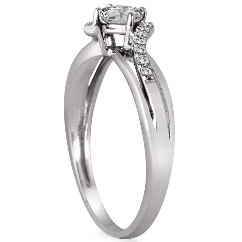 1/3 Carat TW Princess Cut Diamond Engagement Ring in 10K White Gold