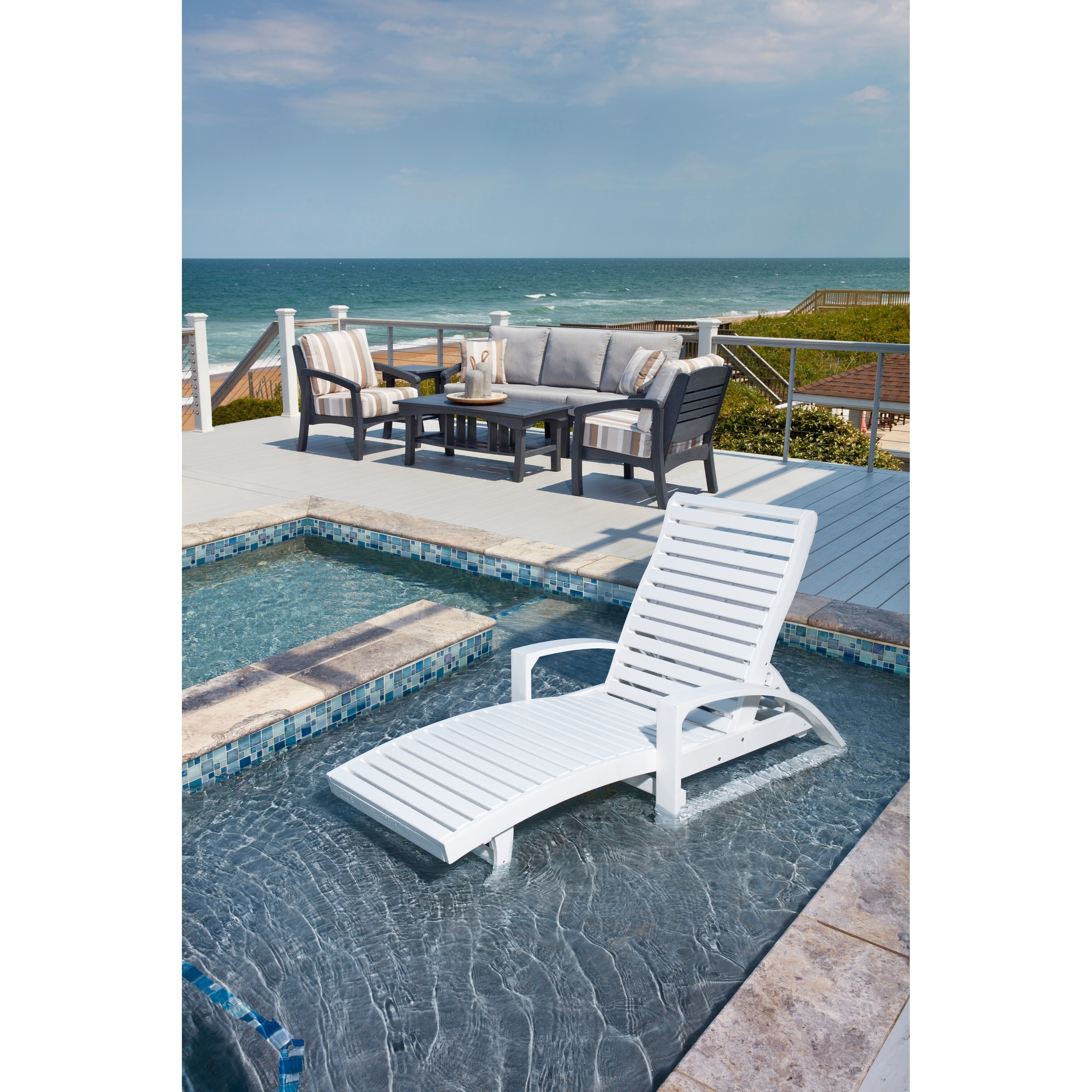 cr plastics lounger