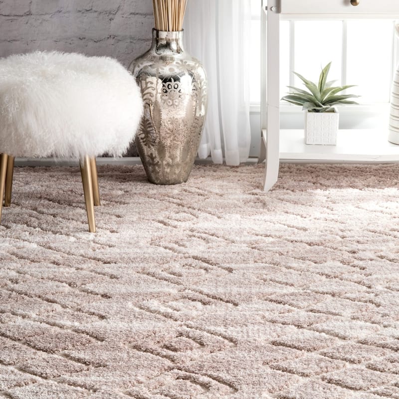 Nuloom Soft and Plush Moroccan Diamond Shag Rug
