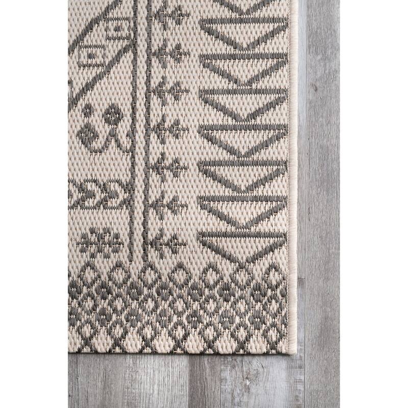 Nuloom Indoor/Outdoor Tribal Inspired Floral Diamonds Area Rug