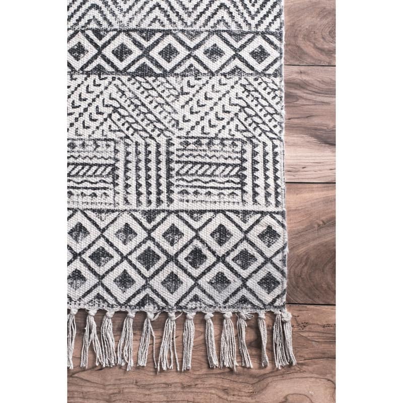 Nuloom Handmade Cotton Diamond Chain Fringe Area Rug