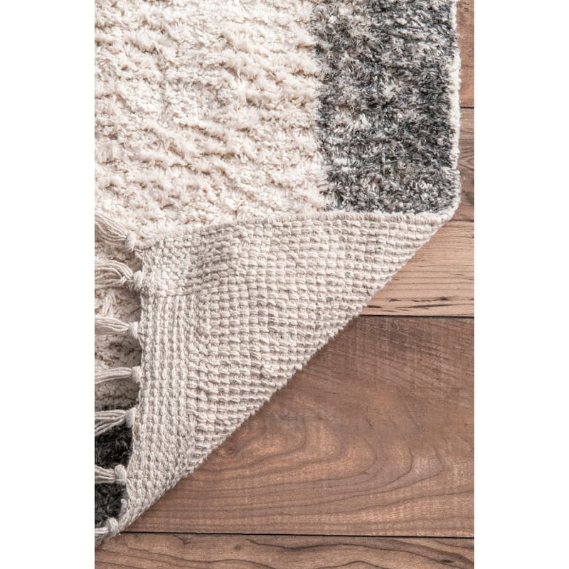 Nuloom Boho Natural Plush Fuzzy Tribal Shag Rug
