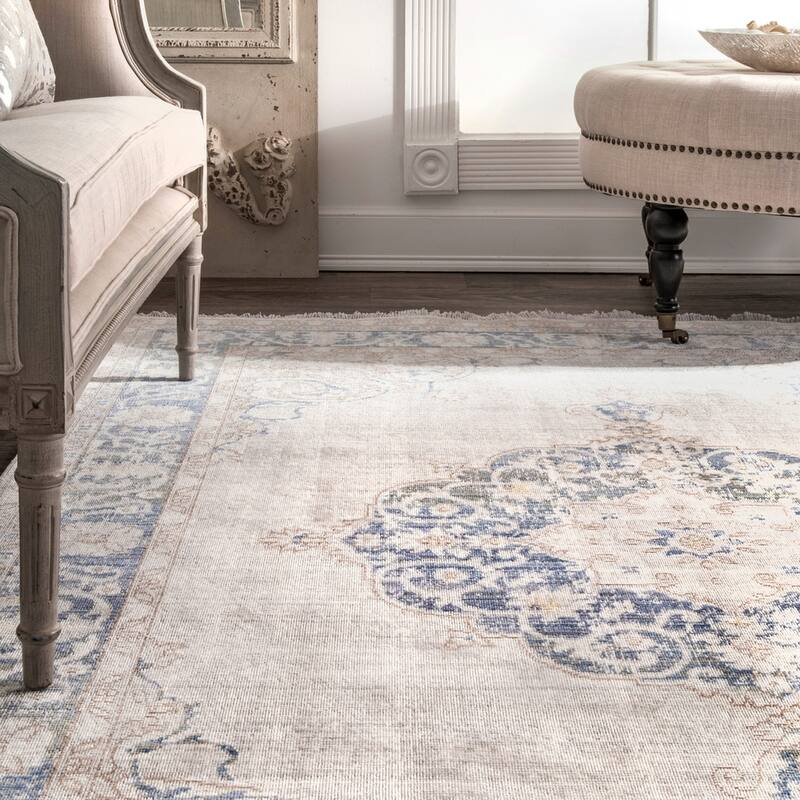 Nuloom Classical Victorian Medallion Area Rug