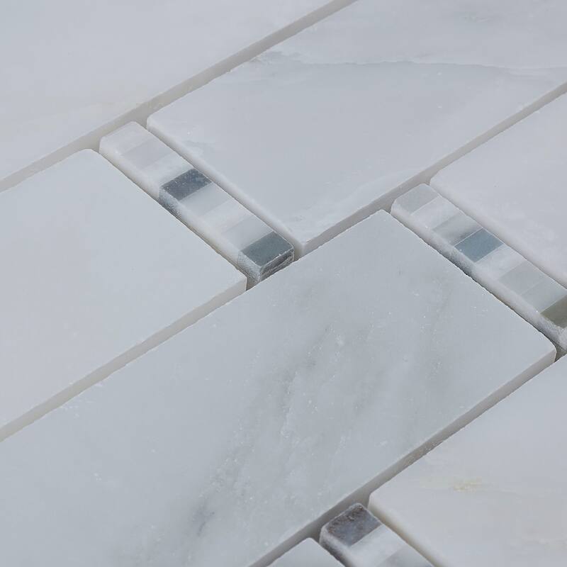 Marble Polished Random 3/8-inch Linear Mosaic in First Snow Elegance - 18x11.5
