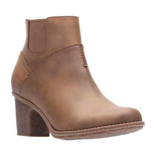 clarks chelsea boots canada