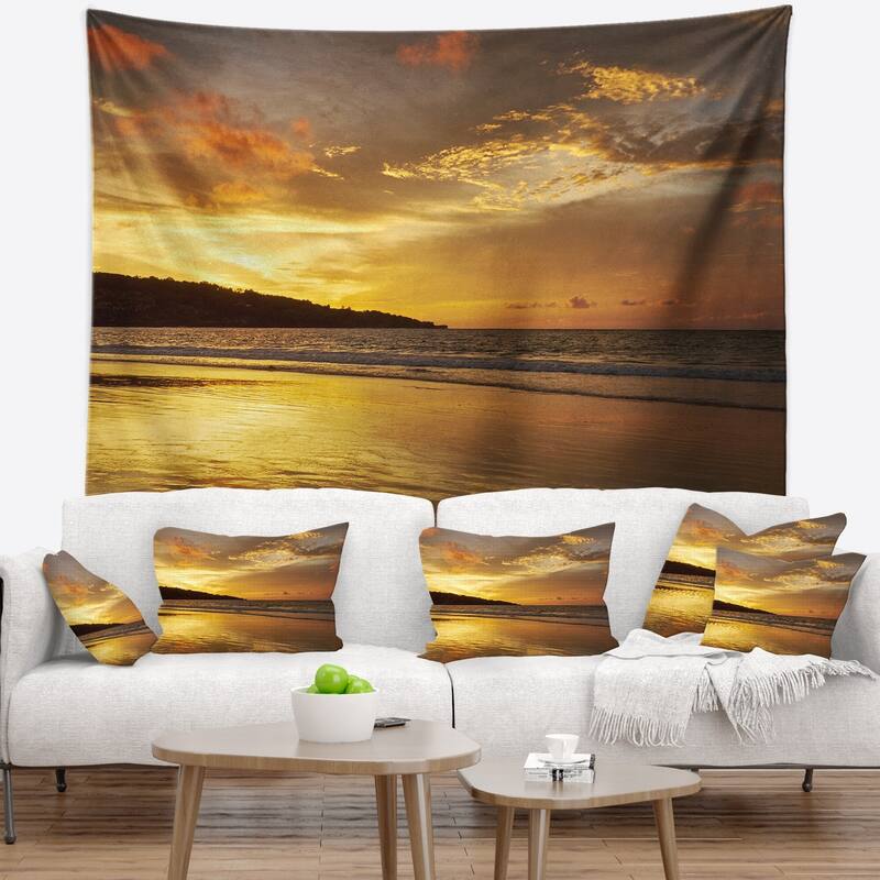 Designart 'Amazing Beach with Beautiful Breaking Waves' Modern Beach