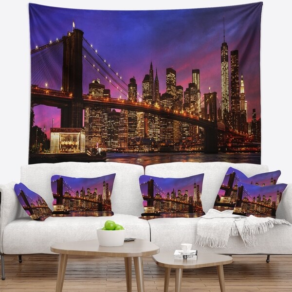 Designart 'Brooklyn Bridge and Manhattan at Sunset' Wall Tapestry