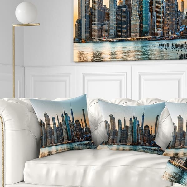 https://ak1.ostkcdn.com/images/products/20890093/Designart-New-York-City-Skyline-Photography-Throw-Pillow-8431188a-cf89-41ee-9a8f-8aeb56853e45_600.jpg?impolicy=medium