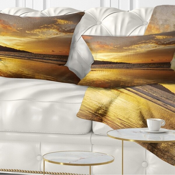 Designart 'Amazing Beach with Beautiful Breaking Waves' Modern Beach Throw Pillow