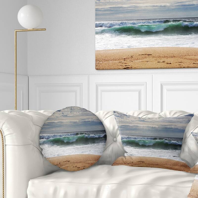 Designart 'Large Blue Waves and Blue Sky' Seashore Throw Pillow - Round - 20 inches round - Large