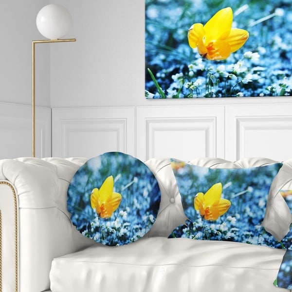 Designart 'Beautiful Yellow Flower on Blue' Floral Throw Pillow