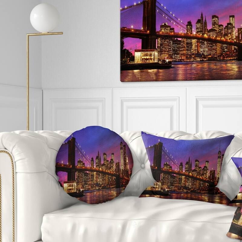 Designart 'Brooklyn Bridge and Manhattan at Sunset' Throw Pillow - Round - 16 inches round - Small