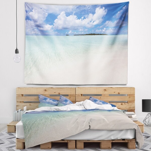 Designart 'Fascinating Maldives Empty Seashore' Seascape Wall Tapestry