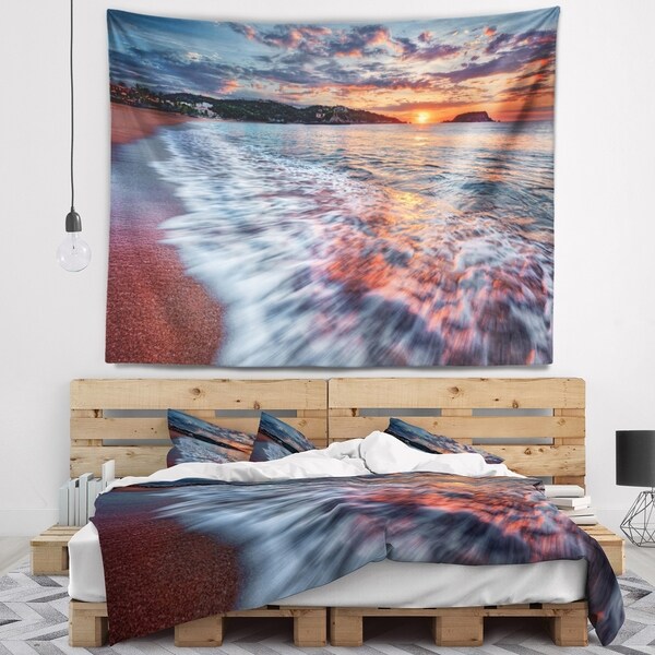 Designart 'Calm Seashore with Rushing Waters' Seashore Wall Tapestry