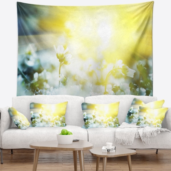 Designart 'Beautiful White Flowers At Sunrise' Flower Wall Tapestry