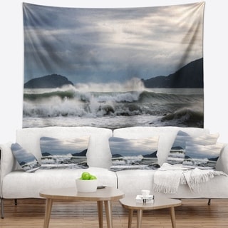 Designart 'Waves in Lerici Beach Italy' Seascape Wall Tapestry - Bed ...