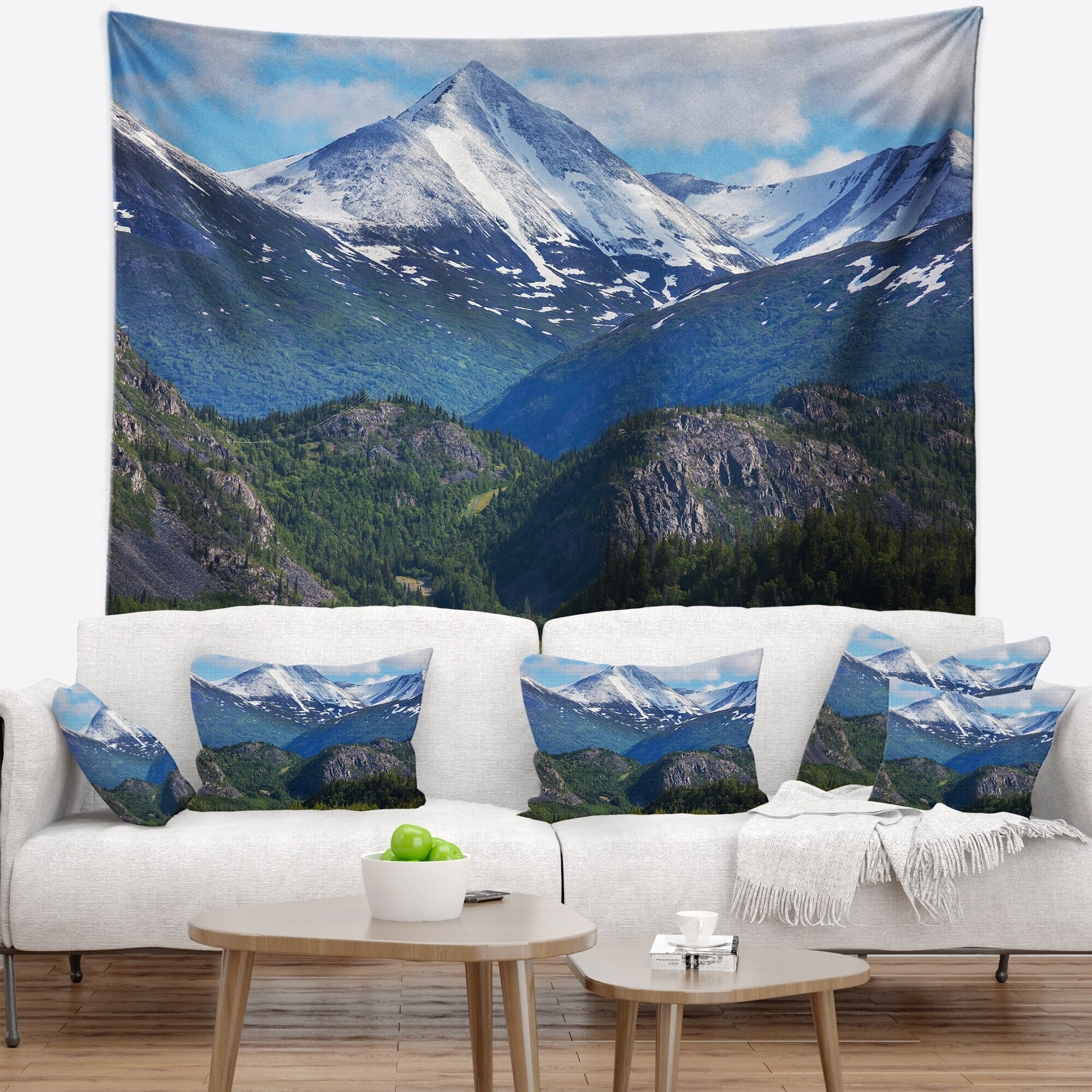 Designart 'Frosty Mountains on Alaska' Landscape Wall Tapestry - Bed 