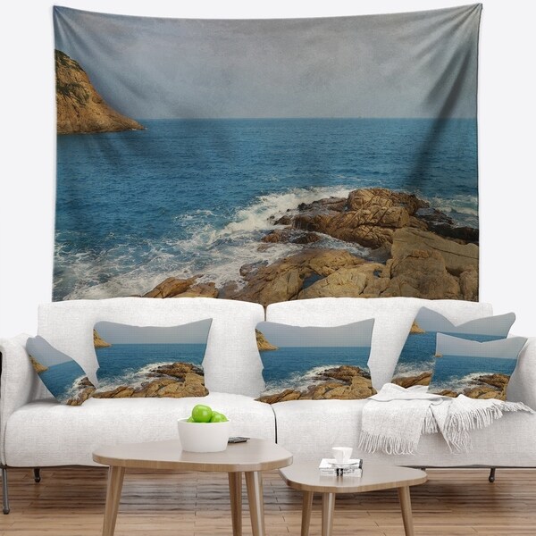Designart 'Blurred Waters in Hong Kong Beach' Seashore Wall Tapestry