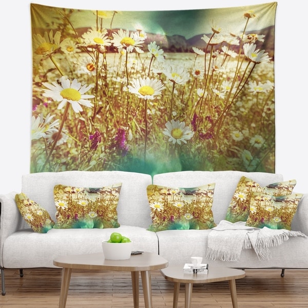 Designart 'Beautiful Blossom Chamomile Flowers' Floral Wall Tapestry