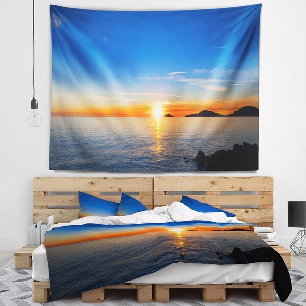 Designart 'Bright Sunset in Gulf of La Spezia' Seascape Wall Tapestry