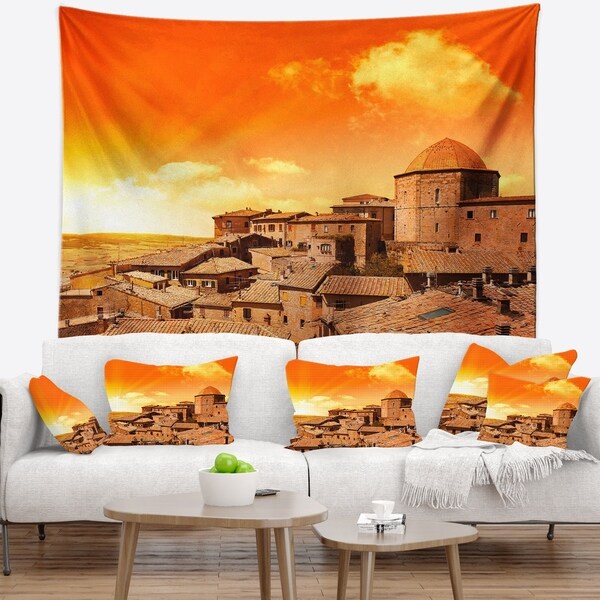 Designart 'Wonderful Italy Tuscany Hill at Dawn' Wall Tapestry