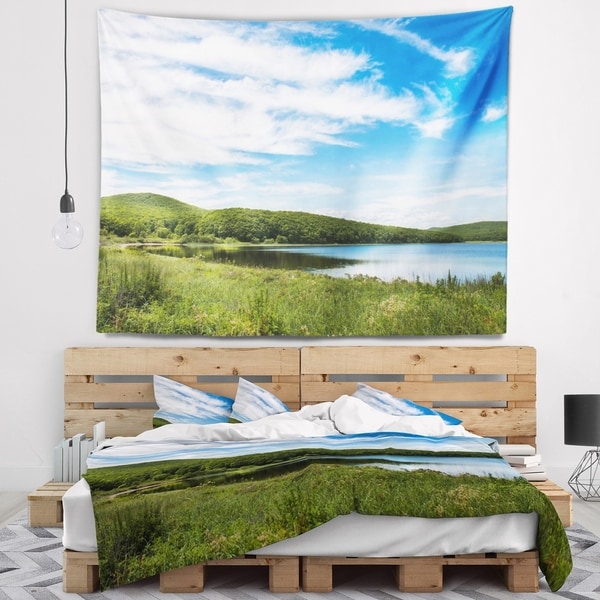 Designart 'Scenic View of Pacific Ocean Beach' Landscape Wall Tapestry