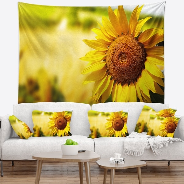 Designart 'Beautiful Tuscany Sunflower' Floral Wall Tapestry