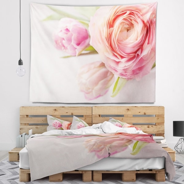 Designart 'Full Bloom and Blooming Flowers' Floral Wall Tapestry