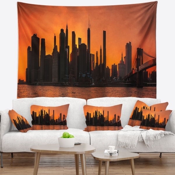Designart 'Silhouettes of Manhattan Panorama' Wall Tapestry