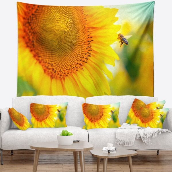 Designart 'Beautiful Sunflowers Blooming' Animal Wall Tapestry