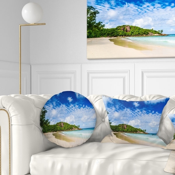 Designart 'Seychelles Tranquil Tropical Beach' Modern Seascape Throw Pillow