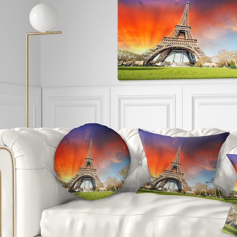 Designart 'Paris Eiffel TowerUnder Colorful Sky' Landscape Photo Throw Pillow - Round - 16 inches round - Small