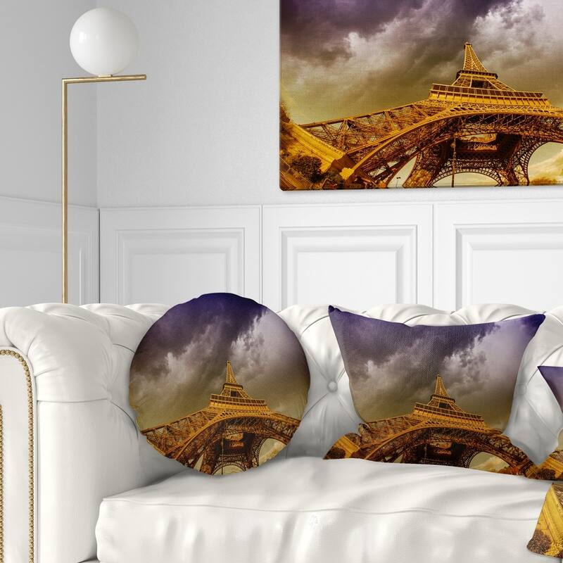 Designart 'Paris Eiffel Towerand Gorgeous Sky' Photography Throw Pillow - Round - 16 inches round - Small
