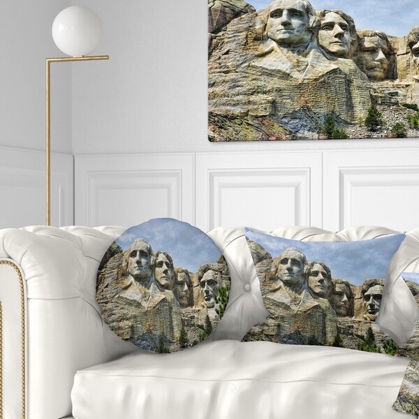 Designart 'Mount Rushmore South Dakota' Landscape Photography Throw Pillow