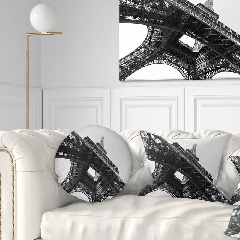 Designart 'Paris Eiffel Towerinto the Sky' Skyline Photography Throw Pillow - Round - 20 inches round - Large