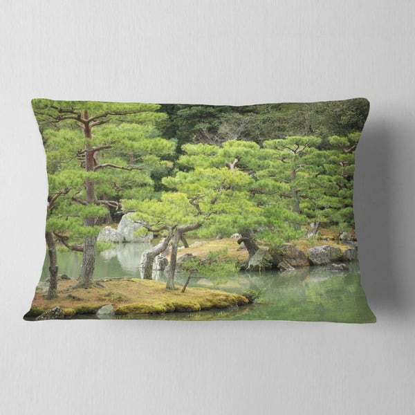 Designart Big Tree - Photography Throw Pillow - 18x18, Size: 18 x 18