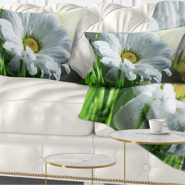 https://ak1.ostkcdn.com/images/products/20949137/Designart-Single-Beautiful-Daisy-Flower-Flower-Throw-Pillow-b80ac6ed-5a8e-4cc0-ae6f-1452721668e2_600.jpg?impolicy=medium