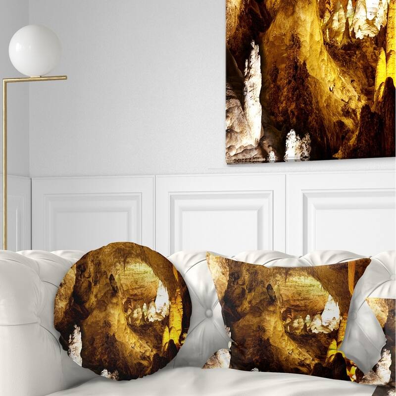 Designart 'Carlsbad Caverns National Park' Landscape Printed Throw Pillow - Round - 16 inches round - Small