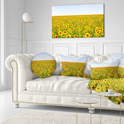 Designart 'Beautiful Sunflowers Garden' Floral Throw Pillow
