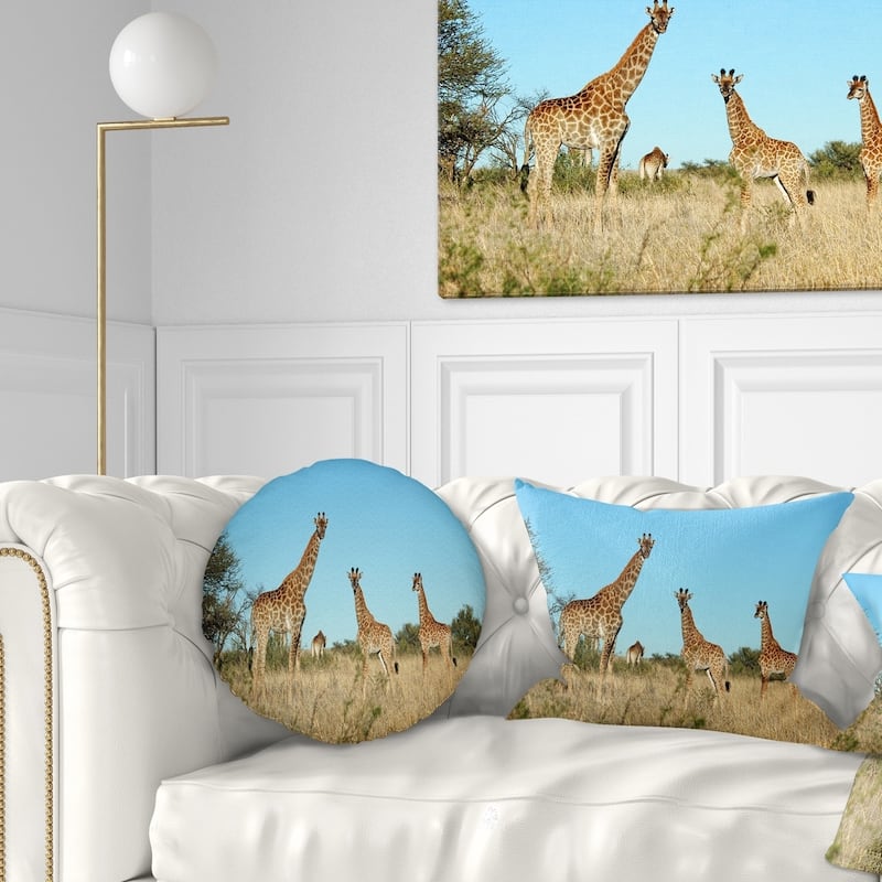 Designart 'Giraffe Family in Africa' African Throw Pillow - Round - 16 inches round - Small
