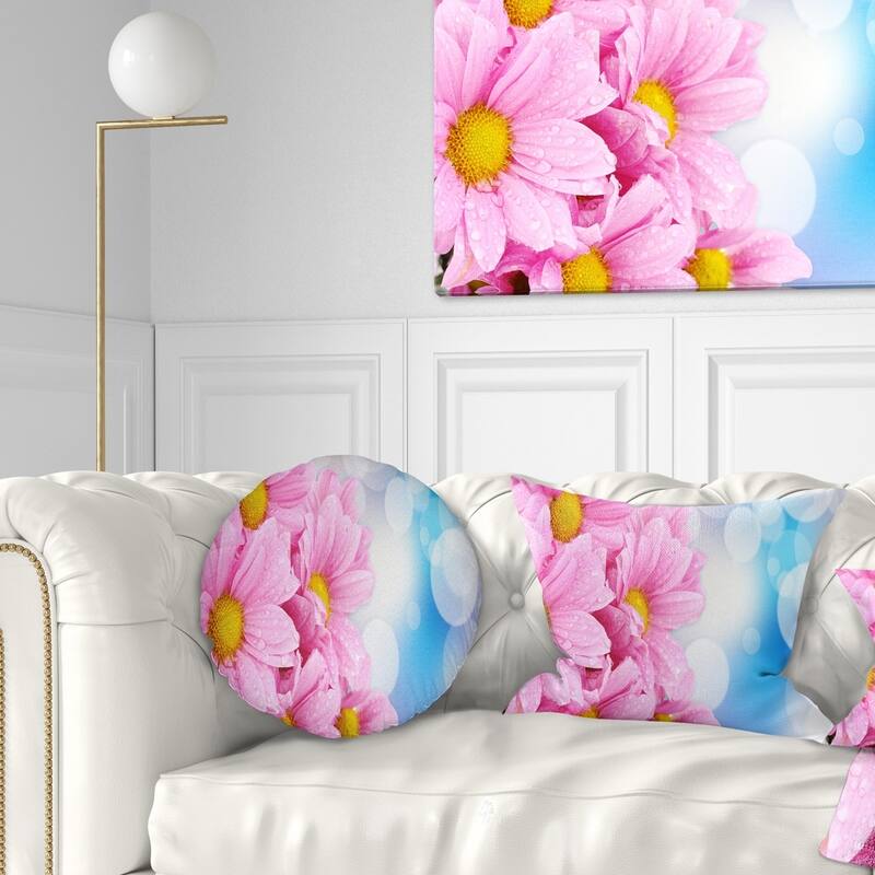 Designart 'Beautiful Pink Flower Bouquet' Floral Throw Pillow - Round - 16 inches round - Small