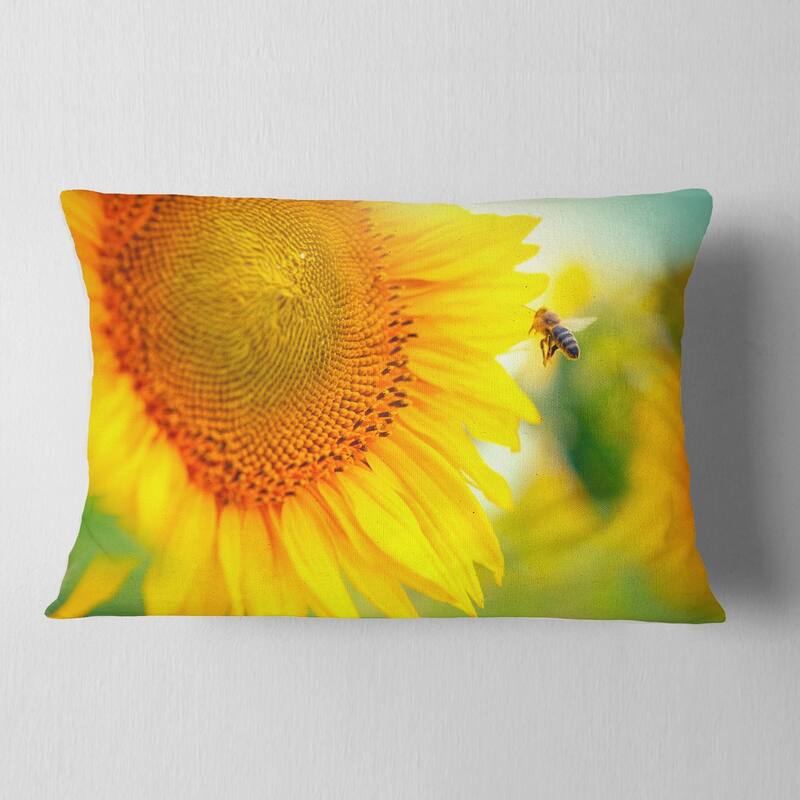 Designart 'Beautiful Sunflowers Blooming' Animal Throw Pillow